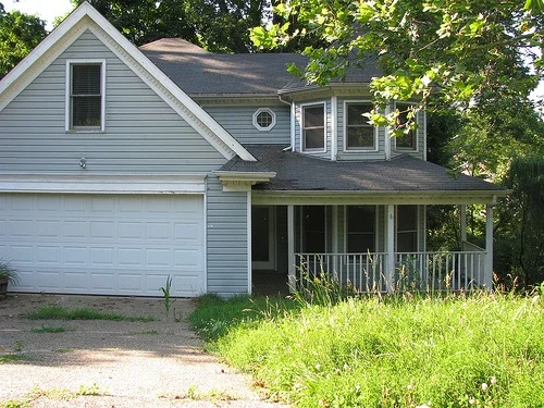 A foreclosed home in Charleston